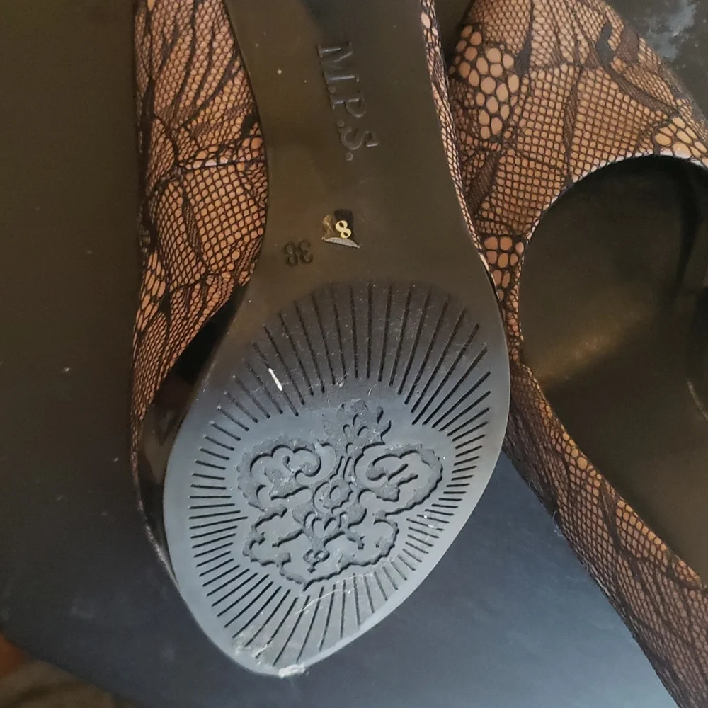 Shoes - Picture 4 of 6